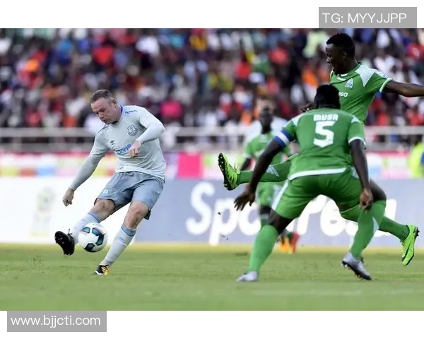 特温特与埃弗顿激战正酣比分悬念不断球迷期待精彩瞬间